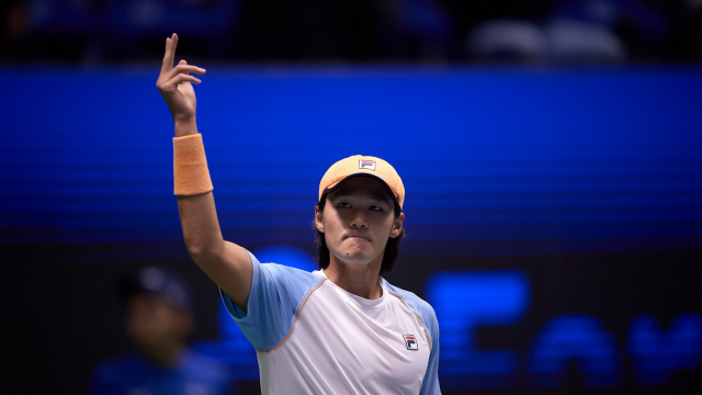 권순우가 26일 ATP 투어 아스타나 오픈에서 우승한 뒤 세리머니를 하고 있다. /출처=ATP 투어 트위터