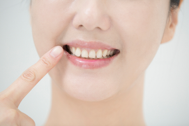 환절기에는 치아 건강이 상하기 쉬워 조심해야 한다./사진=클립아트코리아