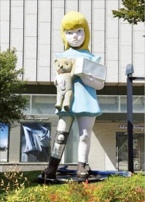 현대미술가 데미안 허스트 작품 ‘채러티’.