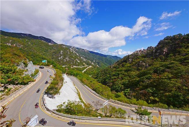 설악산 도로 전경. (양양군 제공)