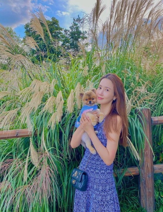 Actor Lee Da-hae has revealed his relaxed current situation.On the 27th, Lee Da-hae posted several photos on his SNS with the article Namsan Healing.Lee Da-hae in the photo is staring at the camera with his long brown hair hanging naturally and wearing a sleeveless dress with a blue pattern.With Lee Da-haes elegant appearance, cute visuals like Pets dolls caught the attention of fans.The blue sky behind Lee Da-hae and the scenery of Namsan make the relaxed and quiet atmosphere even more prominent.Lee Da-hae added, When I get older, the flowers get better...I do not know, but there are many pictures of flowers.The netizens commented on Cute and pretty, My sister is a flower and Lovely.Lee Da-hae began her love career in 2015 and publicly admitted to her devotion in September 2016.Recently, MBC entertainment Power of omniscient interfering, two peoples phone calls were released and collected topics.Currently, he is actively communicating with his fans by uploading his own photos and news through his personal SNS.