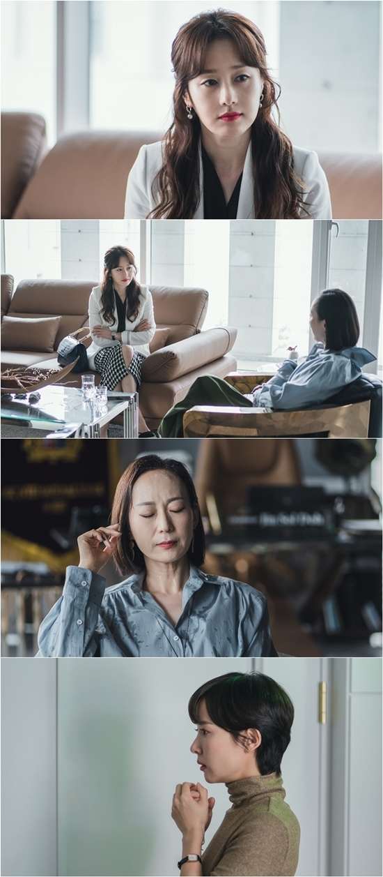 TVN Mon-Tue drama High Class will reveal the steel series of Cho Yeo-jeong, who is listening to the talks with South JISUN (Kim Ji-soo), Do Jin-seol (U Hyun-joo), who are in a tight confrontation on the 27th, before the 7th episode.In the last broadcast, Song Yeo-ul hit back at South JISUN and entered a temporary conflict ceasefire, prompting curiosity by showing Nam JISUN and Do Jin-seol, who are having a conversation with Song Yeo-ul as an important key to normalizing the foundation.Moreover, Director Dojin theory has been deeply aware of Hwang Na-yoon (Night and more photos), who was a hidden woman of Husband who died in Songyeoul, while asking for the surveillance of Song Yeo-ul in the Heungsinso, and the relationship between Nam JISUN, Dojinseol and Song Yeouls dead Husband has been raised.Among them, SteelSeries is attracting attention because it contains two shots of Nam JISUN and Dojin, which sit in the director room.While the South JISUN is holding his arms and sharp eyes as if he is expressing his opinion hard, Dojin is responding to her comfortably, and the tension like the ice sheet flowing between the two makes even those who see it tense.Moreover, it is predicted that the conflict has soared to the pole because the figure of the soaked Dojin theory was caught by the water baptism of the South JISUN.In addition, Song Yeo-ul, who stands outside the door of Directors Office, is caught and catches his eye. Song Yeo-ul is as if he heard all the conversations between Nam JISUN and Dojin.Especially, her expression holding her hands together is embarrassed and shocked, and I wonder what kind of conversation the South JISUN and Dojin had with the broadcast on the 27th.On the other hand, tvN Mon-Tue drama High Class is a mystery that is entangled with a woman of Husband who died in a luxury international school located on an island like Paradise.The 7th episode will be broadcast at 10:30 p.m. on the 27th.Photo = tvN