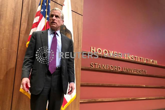 로버트 캐플런 댈러스 연방준비은행 총재가 2018년 5월 4일 미국 캘리포니아 스탠포드에 있는 스탠포드 대학 후버 연구소의 무대에 오른 모습 /사진=REUTERS/Ann Saphir/File Photo