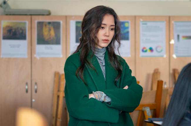 In the JTBC new tree drama People Like You (playplay by Yoo Bo-ra, director Lim Hyun-wook, production Celltrion Healthcare Entertainment, JTBC Studio), Actor Shin Hyun-bin, who will turn into a wounded character Saving Man over time, unveiled the Steel Series cut that emits an inseparable atmosphere, capturing attention. Here.Shin Hyun-bin, who was released on the 27th in the SteelSeries cut, is a dignified and brilliant youth, but he is dry without laughing, as he shows a soul that has been severely wounded and completely broken.Gu Hae-won is a middle school fixed-term art teacher with the daughter of Chung Hee-ju (Go Hyun-jung), nicknamed Mimi (Crazy Art Teacher).A long curled hair hanging down and an old coat full of mops that wears all three seasons represent the heart of the rescuer.As it is the biggest threat to the main character Chung Hee-ju, the eyes of the rescuer who lost the light of the brilliant days also make the viewer uneasy.Shin Hyun-bin, who showed a colorful character in the first row of the house with active activities, plays the role of a woman who can not escape from the pain of the past in People who resemble you.Shin Hyun-bin will be able to draw a convincing picture of the poor but unfortunate youth of the Gu Hae-won and the increasingly broken after being hurt.The person who resembles you depicts the story of Chung Hee-ju, a woman who has abandoned the modifier of her wife and mother and has been faithful to her desire, and another woman who has become a supporting role in my life with a short meeting with her.Go Hyun-jung, who returns to the drama after a long time, and Shin Hyun-bin, who customized any role, play Chung Hee-ju and Koo Hae-won, respectively, and presents secret Mystery and melodies.On the other hand, People who resemble you will be broadcasted at 10:30 pm on October 13th.Celltrion Healthcare Entertainment, JTBC Studio