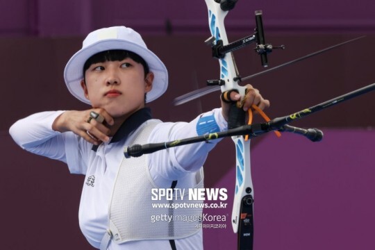 KBSN apologized for a sports caster saying it was the worst for Korean players during the relay of the 2021 World Archery Championships.KBSN said on August 28, I sincerely apologize to the national team members and viewers for some inappropriate expressions used during the World Archery Championship broadcast on KBSN Sports Channel.We will do our best to respect the efforts of the players in the future program production and to meet the expectations of the viewers, he added.On the 27th, KBS Viewer Rights Center posted a petition titled Apologize to the mens casters of KBS Sports Archery Sesun (World Championship).The petitioner questioned the remarks made by KBSN Sports Lee Ki-ho, a caster, relaying the World Championship Recurve Womens solo exhibition held in Yangkton, South Dakota, USA.It is pointed out that it was inappropriate to say Oh what is this and worst when Anshan and Kang Min-hee shot 7 points and 8 points respectively, and that the title or honor of the player was omitted when calling the Korean players.Cheongwon said, In the mixed game, Kim Woo-jin and Anshan are described as brothers who lead his brother, not equal players. In the womens solo exhibition, Anshan and Kang Min-hee are quoted as Anshan and Kang Min-hee.This is not enough, so I use the phrase worst and what is this for a player who scored seven or eight points. It is not qualified for commentary at all.Please apologize to the players and the displeased viewers. In particular, the national team of the 2020 Tokyo Olympic Games recently asked TVN Yu Quiz on the Block to shoot 8 points, but even if you shoot 8 points, please give a bright commentary on 8 points.The petition received 3,542 consents as of 11 a.m. on the 28th; if more than 1,000 people agree over 30 days, the departments head will respond directly.Since the petition meets the answer criteria, it seems that KBSN Sports has responded to this.Meanwhile, Anshan won two gold medals and one bronze medal at the 2021 World Archery Championships.Kang Min-hee won the womens solo and womens team competitions and won two gold medals.