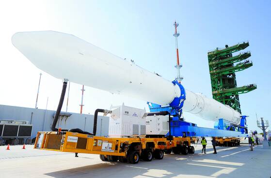 A qualification model of the Korea Space Launch Vehicle-II is transferred to the Naro Space Center in Goheung County on June 1. [KOREA AEROSPACE INDUSTRIES]