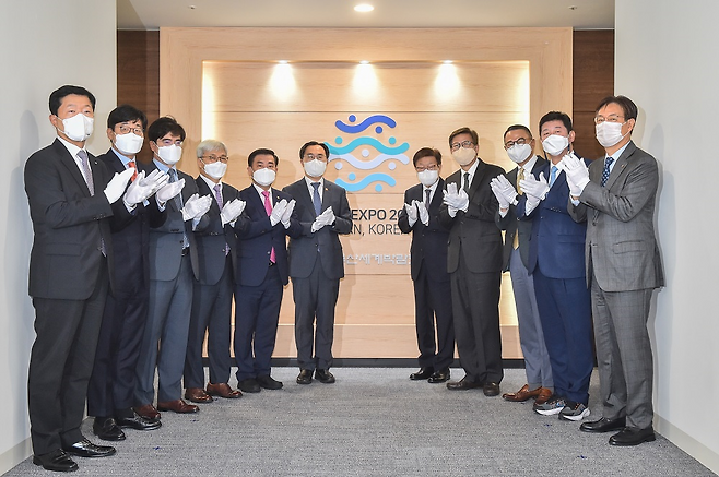 서울 광화문D타워에서 열린 '2030부산세계박람회 유치위원회' 현판식./사진=부산시 제공