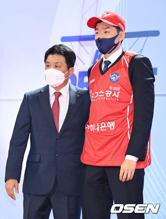 2라운드 3순위 한국가스공사에 지명된 김승기 감독의 첫째 김진모.