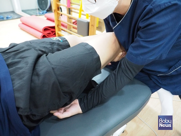 유현철 원장은 "초기 무릎연골연화증는 보존적인 방법으로 개선이 가능하다"고 말했다. ⓒ신논현 유재활의학과
