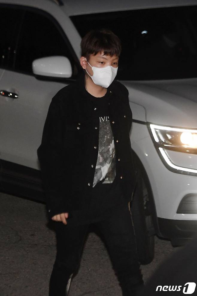 (서울=뉴스1) 이성철 기자 = 장제원 국민의힘 의원 아들인 래퍼 노엘(본명 장용준)이 30일 서울 서초구 서초경찰서에서 경찰 조사를 위해 출석하고 있다. 2021.9.30/뉴스1