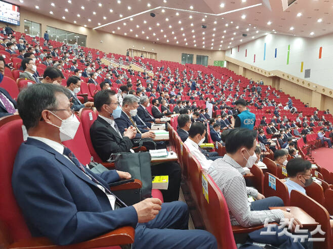 예장 고신(총회장 강학근) 71회 총회가 열리는 김해중앙교회.