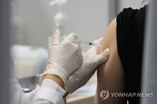 백신 접종 [연합뉴스 자료사진]