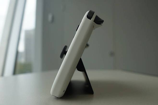 프리 스톱 방식의 와이드 스탠드