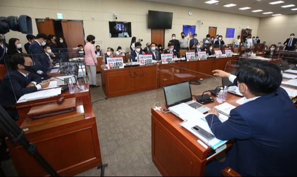 1일 오전 서울 여의도 국회에서 2021년도 과학기술정보방송통신위원회 국정감사가 진행되고 있다. 사진은 국정감사 전경.