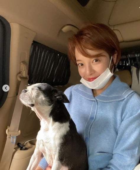 Actor Hwang Bo Ra has revealed a dog that resembles him.Hwang Bo Ra posted several photos on his personal SNS on October 5 with his dog.In the photo, Hwang Bo Ra is smiling at her mother with a dog ping-pong in her car, and the big eyes of her dog, which resembles Hwang Bo Ra, attract attention.Hwang Bo Ra, along with the photo, added briefly, I love you Pinguya, revealing her affection for her dog.On the other hand, Hwang Bo Ra is the second son of Actor Kim Dong-gun and his brother Cha Hyeon-woo of Actor Ha Jung-woo.