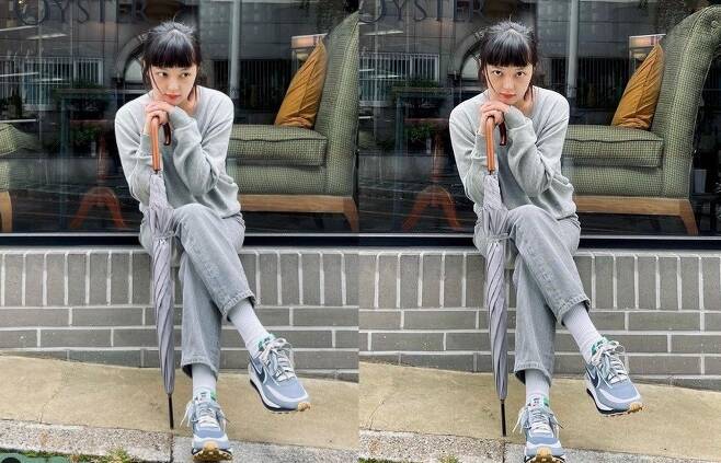 Actor Kim Bo-ra shares the latest on star Elysh charmKim Bo-ra posted two photos on his instagram on the 6th with a short article called Burrah.Kim Bo-ra in the photo poses in the background of the cafe.Kim Bo-ra, who completed the look with gray-colored knit and jeans, showed off her unique doll beauty and focused attention on netizens.Kim Bo-ra, meanwhile, appears in Wave OLizynal Death to Snow White, and Kim Bo-ra met the audience with the movie George Manson: The OLizynal.