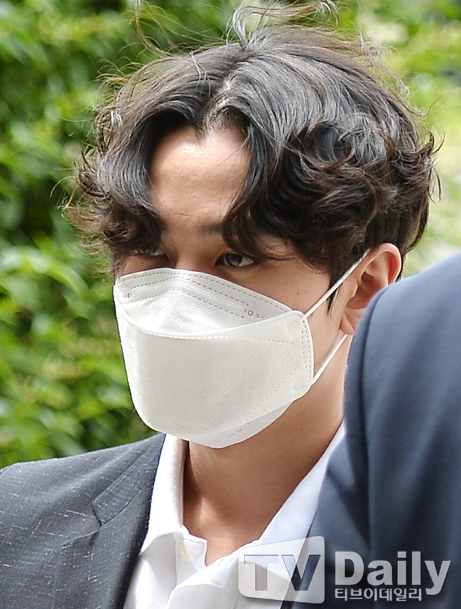 Overseas fans are waiting for Jung Il-hoon, a group BtoB, who is in prison for inhaling Hemp seconds several times.The Seoul High Court (13th Criminal Division) held its second Trial date at 11:20 a.m. on the 7th, advocating the violation of the law on the management of eight Drugs, including Jung Il-hoon, and the violation of the law on the management of Drugs.On this day, Jung Il-hoon was in court with a total of seven people, including three Innocent Defendant who were arrested and four Innocent Defendant who were handed over to trial in a state of detention.Jung Il-hoon, who was sentenced to two years in prison at the first trial The Judgment, was seen wearing a veterinarian and mask.Trials main content was a change in the indictment for the Hemp smoking part.Prosecution said, We change the fact that some of the crime tickets such as Jung Il-hoon have been fraudulent or paid additional fees for receivables to delete.The lawyers agreed.The unusual thing was the additional side of the lawyer. At the end of the trial, he asked for consideration for the sentence, saying, There are many petitions from overseas fans about Jung Il-hoon.It is in contrast to domestic fans.Although some fans have expressed support, Jung Il-hoons alleged Hemp has revealed inconveniences such as issuing an exit statement centered on the online community BtoB fan association since it was revealed.Jung Il-hoon is also continuing its efforts to reduce sentences.After the case was passed to the Seoul High Court on June 28, 58 times from this month to this month, the Letter of apology is being submitted.The Letter of apology after the first Trial, which was arrested The Judgment, amounted to 20 cases.Decision Trial will be held on November 4th, and the observation that the second trial will be held within the year is dominant, and the appeal and Letter of apology will affect the sentencing.Jung Il-hoon was charged with conspiring with eight other Innocent Defendant from July 2016 to January 2019, sending 130 million won over 161 times and buying and inhaling 826 grams of Hemp.In the first trial The Judgment Trial held in June, the court said, Jung Il-hoon confessed all the charges and all are convicted.As the level of habituality is recognized, it is inevitable to punish correspondingly. Jung Il-hoon was sentenced to two years in prison and was arrested.The court also imposed a fine of 130 million won, which led to an appeal by Innocent Defendant, including Jung Il-hoon, for the wrongful sentence.
