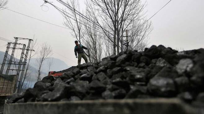 중국 석탄 광산에서 채굴된 석탄 (사진=EPA, 연합뉴스)