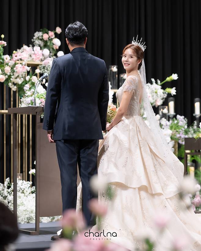 Happy Merid Company released a photo on October 10, saying, Lee Yeon-doo married in Seoul on the afternoon of the 9th.Lee Yeon-doo in the picture shows off her shy and thrilling wedding dress, especially Lee Yeon-doos face, which is filled with happiness, with her lifelong companion, who is filled with a back view.Lee Yeon-doos wedding was held officiatingly by H.O.T. Tonyan, who was performed by singer and actor Lee Gi-chan and popper singer Dueto from Phantom Singer.Lee Yeon-doos husband is a one-year-old non-entertainer, and the two met for the first time with an acquaintance introduction and made a couples kite after a year of fellowship.Lee Yeon-doo was impressed by her husbands consideration of Lee Yeon-doo, who is not an actor Lee Yeon-doo, and decided to marry.She made her debut in the entertainment industry as a high school student model. She has acted in drama, film, and theater genres such as The Golden Age of My Life, Cinderella Man, Its Salt, My Daughter, Golden Moon, Elegant Friends, Simple, Gangnam 1970, Imperfection Is a big actor.The latest work is the Kakao TV web drama The Crazy X of this area.
