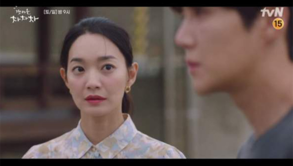The main character of the successful Melodrama reflects the Blow-Up of the public of the time.In this regard, the TVN Saturday drama Gangmae Cha Cha Cha reads the emotions of the public that have changed from the past in the story structure and character.First of all, Blow-Up, given by a virtual village called Resonance, which is the background of this drama.The hearts of the public, who have been stuck in a cramped city (even Bangkok) due to Corona 19, have been unable to leave somewhere, are captured by the landscape of the village, where blue seas and white clouds are floating.It is not only a strange landscape that Mellow, who used to be drawn around City, went out to the resonant side.KBS Around the time of Camellia Flowers has already told the heartwarming love story of Camellia (Kong Hyo-jin) and Yong-sik (Kang Ha-neul) in the space on the side called Ong San EIn , Ongsan represented the message of drama as a space that gave trust and hope to human beings through understanding and reconciliation, although prejudice, prejudice and discrimination existed.Of course, it also contains a message that the empathy for alienation and discrimination shared by the space pushed to the frontier made it possible.Just as the side of San E resembles a character called Yongsik, the village of Gat Village Chachacha resembles the main character, Kim Seon-ho.In a resonance, a small village on the side, but never seen in a shallow way, Hong Doo-sik lives on a variety of part-time jobs, but is not an incompetent figure (a fraud character who is actually good at everything!).In addition, Hong Doo-sik did not have the person who was pushed to the edge, but Choices himself.I went to Seoul University and worked, but I threw all of these specs and lived in pursuit of the real happiness I found in the village of resonance.In the narrative composition of Melodrama, the relationship between Yoon Hye-jin (Shin Min-ah), who came down from Seoul and opened a dentist in this small village, and Hong Doo-sik is out of the past composition that is often sequenced as a spec.Hong Doo-sik is not a person who has been fantasyized as a rich person, a job, or a status.Yoon Hye-jin, a good-looking Seoul dentist, falls into Hong Doo-siks face with the values ​​of the resonance people who live in the opposite direction of the competitive life of City.To Yoon Hye-jin, who meets the showers, Hong Doo-sik says, Just let you go like that, reveals the fantasy of this melodrama.Is there a sweeter approach to those who struggle to get more to protect something?In front of a global disaster like Corona 19, which flew like the boomerang at the end of Blow-Up, this drama tells the drama through the space of resonance and the character of Hongdusik to loosen the tight fist now.Of course, these messages are not only in the characters of Hong Doo-sik, but also in the stories of the resonance people in the drama.After living together for a long time, they forgot their preciousness to each other. After all, Yeo Hwa-jeong (Lee Bong-ryun) and Jang Young-guk (Ingyojin) who became divorced eventually learned each others values, and Cho Nam-sook (Cha Chung-hwa), who even caused rumors to damage me, was in fact a struggle to overcome the wounds of losing their daughter, Choi Eun-cheol (Kang Hyung-seok)s rugged love, and the story of her husband Choi Geum-cheol (Yoon Seok-hyun), who realized the importance of Ham Yoon-kyungs hard birth.The drama tells the story of the resonants that the precious beings of life that are small but never small are right next to you.The Seoul Capital Area population has surpassed the first 50% of its history, and the number of young people investing in order to somehow build a house there has increased, and real estate problems are emerging as the key to next years presidential election.Life around City is like such a noisy and competitive battlefield.Even if you stay still, someone touches Blow-Up, and the Blow-Ups that bloom become thorns and pierce your chest.Although it is said that happiness rather than success, present rather than future, process rather than result, Blow-Up of City still dreams of success, wants a better future, and wants some results.But the fatigue that such a life creates is increasingly leading our minds to the far side of the city, the center of its values.The reason is that Choices (though he has left the city with some wounds) of life like Hong Doo-sik in  and the melodrama drawn by a person like Yoon Hye-jin who admires, sympathizes and loves him are constantly catching his heart.