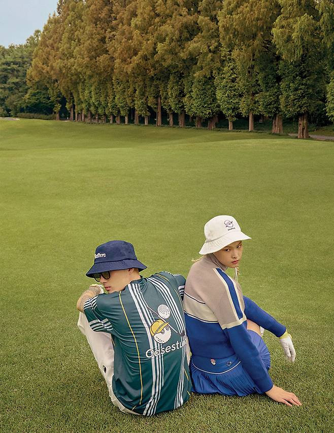 경쾌한 패턴과 컬러를 활용해 젊은 감각을 드러낸 케이스스터디 골프 클럽.