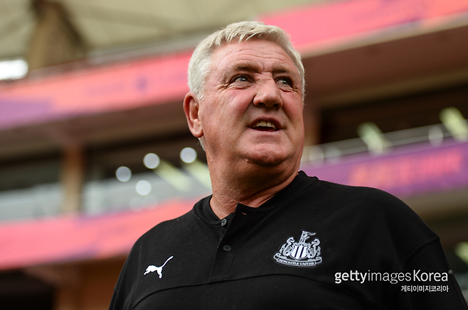 뉴캐슬의 신임 감독 스티브 브루스는 팬들의 환영을 받지 못하고 있다.