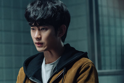 Kim Soo-hyun Cha Seung-won starring One Day Steel was released.Kim Hyun-soo (Kim Soo-hyun), who became a suspect of murder overnight at ordinary College students, and the eight-part hardcore Crime Drama One Day (director Lee Myung-woo), who depicts the fierce survival of Cha Seung-won, a bottom-three lawyer who does not ask the truth, make their first greetings to the public through Coupang Play in November.Lee Myung-woo, who has caught three rabbits with fun, workability, and box office as a hot-blooded priest, catches megaphone and expects the birth of Well-Made Drama.This work is a bold production that was hard to see in any Crime Drama, and it expresses the events in the work very impactfully, expressing the width of emotions that Kim Soo-hyun and Cha Seung-won are experiencing, and will make viewers fall into the story at once.Kim Sung-han, general director of Coupang Play, said, One day is a work that started against a solid script composition.Im glad Coupang Play will be showing One Day as its first series, and I think I can show good works to the members of Wow.