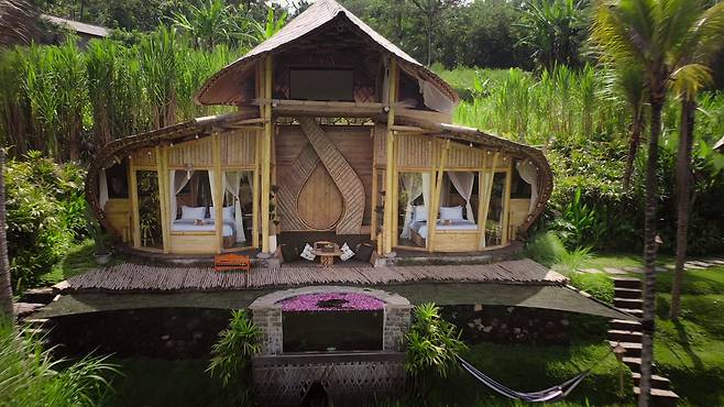 The World's Most Amazing Vacation Rentals: Season 1. Episode 1 “Best of Bali”. c. Courtesy of Netflix © 2021