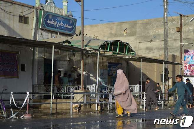 15일 아프간 남부 칸다하르주의 한 시아파 모스크에서 자살 폭탄 테러가 발생했다. © AFP=뉴스1
