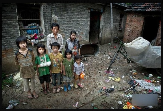 <리커창 총리는 2020년 5월 중국 인구의 40%가 월수입 1000위안 이하의 빈곤층이라 발언했다.  https://www.fairplanet.org/editors-pick/chinese-poverty-coming-to-an-end/>