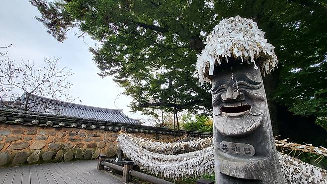 A 650-year-old zelkova tree is known as a guardian tree to the locals stands at Hahoe Folk Village (Kim Hae-yeon/ The Korea Herald)