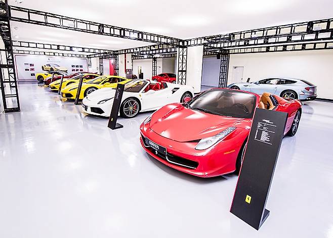 페라리가 공식 인증 중고차 전시장에서 고객 초청 행사를 진행한다. /사진제공=페라리