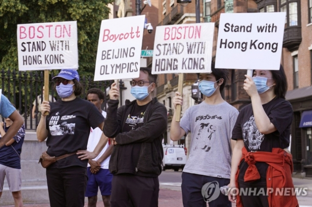 미국 보스턴 시내에서 티베트와 위구르, 남몽골과 홍콩, 대만, 중국 출신의 활동가들이 연대해 베이징동계 올림픽 보이콧을 촉구하는 시위를 벌이고 있다./AP연합뉴스