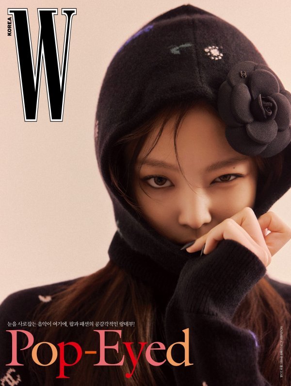 BLACKPINK Jenny Kim has covered the November issue of W. Magazine.Jenny Kim, who has perfected the collection costumes of famous brands, has been selected as the first fashion advertising campaign model for Korean celebrities and continues to have a special relationship with the brand.Jenny Kim showed the elegance of Jenny Kim while going between sports and style through this W. magazine shoot.