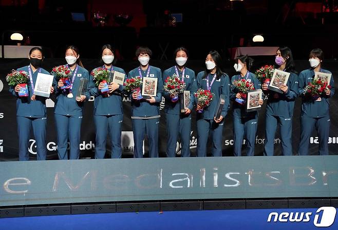 2021 세계여자단체배드민턴선수권대회(우버컵)에서 공동 3위에 오른 한국 여자 대표팀. © AFP=뉴스1