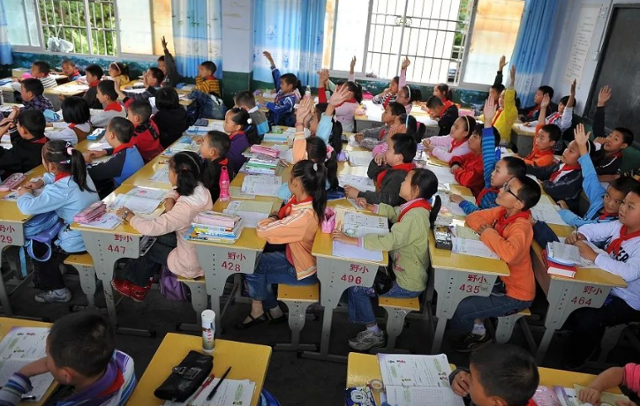 중국의 한 초등학교에서 학생들이 수업을 듣고 있다. 텅쉰왕 캡처