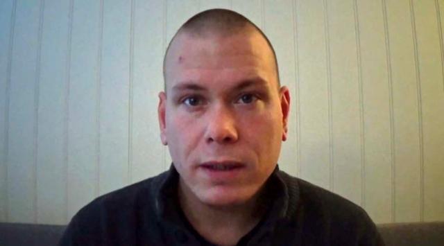 13일 노르웨이 남부 콩스베르그시에서 화살을 쏘아 주민 5명을 살해한 용의자인 에스펜 안데르센 브라텐이 과거 소셜미디어에 올린 동영상 화면. AP 연합뉴스