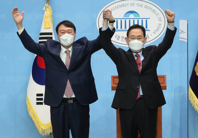 (왼쪽부터) 윤석열 전 검찰총장, 선거대책위원장으로 합류한 주호영 의원 / 사진=국회사진기자단