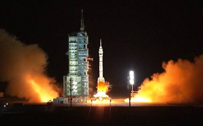 중국 유인우주선 '선저우 13호' 발사 장면