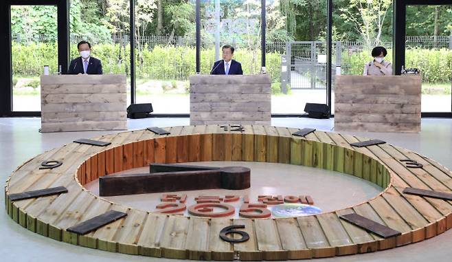 문재인 대통령이 18일 서울 용산구 노들섬다목적홀에서 열린 2050 탄소중립위원회 제2차 전체회의에서 발언하고 있다. (사진=연합뉴스)