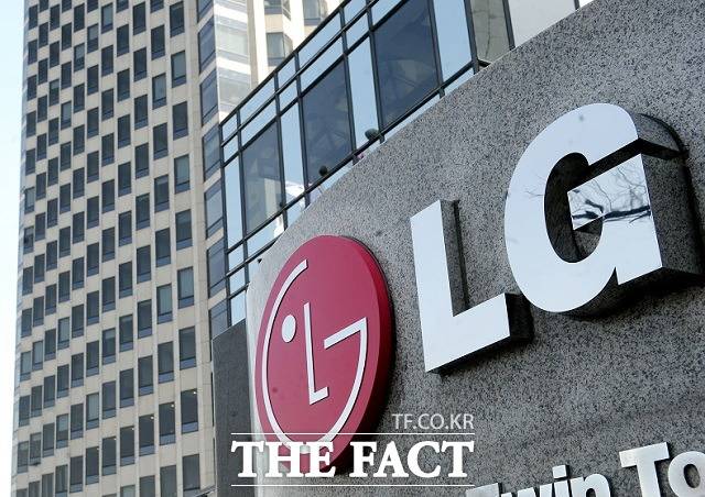LG에너지솔루션이 스텔란티스와 연간 40GWh 규모의 전기차 배터리 셀, 모듈 생산 능력을 갖춘 전기차 배터리 합작법인 설립을 골자로 MOU를 체결했다고 18일 밝혔다. /더팩트 DB
