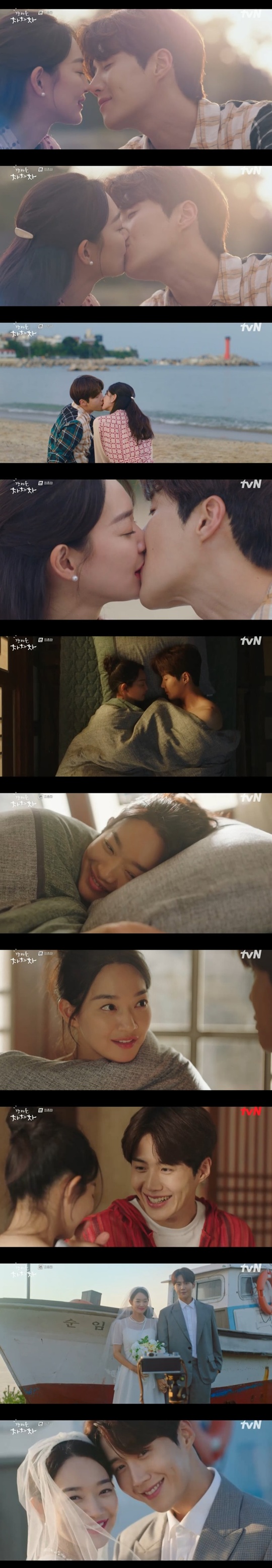 Shin Min-a and Kim Seon-ho exploded their skinship until the last meeting with the proposal marriage promise.Yoon Hye-jin (Shin Min-a) and Hong Doo-sik (Kim Seon-ho) had a Happy Endings in the 16th TVN Saturday Drama Gangmae Cha Cha Cha Cha (Last episode/The plays Shin Ha-eun/Director Yoo Jae-won) broadcast on October 17.On the same day, Yoon proposed to Hong Doo-sik first, and Yoon said, It would have been really absurd. The first woman I saw asked me to find her shoes, and lend me money.Ive been doing this all day, and I think the waves of the day have taken us here, like these shoes have come back to me.Will you marry me, Mr. Handy, Mr Hong?Hong said, No. I tried to propose, too. I tried to propose. Yoon said, What is important first? Its important that you have the same mind.Lets think of it as running. Hong Doo-sik gave a chance to Hong Doo-sik, and Hong Doo-sik presented a necklace prepared and said, Lets put two pairs of shoes in the front hall, two aprons in the kitchen,I will live with me all the time tomorrow in such a house. Yoon Hye-jin and Hong Doo-sik promised to marry with a kiss, and the two began preparing for the marriage by sharing the housework. Yoon Hye-jin, who likes clothes, decided to take the laundry and Hong Doo-sik will clean it.When Hong Doo-sik asked, When will you call me Hong-bangjang? And recommended the title theorem, Yoon Hye-jin decided to call Hong-doo-sik his own.They kissed again when their eyes met and spent the night together saying, I will not go home today.The morning after bedtime, Hong Doo-sik told Yoon Hye-jin, I want you two. The child. One seems lonely and the three seem to be too hard for you.I think theyll be good, regardless of gender, said Yoon, who said, Two? Then well have to hurry diligently.Then, during the cleaning time of the resonance village, Yoon Hye-jin and Hong Doo-sik announced their marriage, We are getting married. The people who resonate were more pleased.