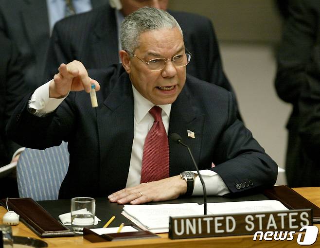 18일 영면한 콜린 파월 전 미 국무장관이 생전 유엔 안보리에서 발언하고 있는 모습. © 로이터=뉴스1 © News1 박형기 기자