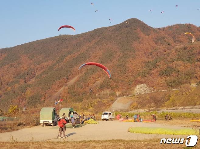 패러글라이딩 자료 사진.(사진은 기사 내용과 무관함) / 뉴스1 © News1