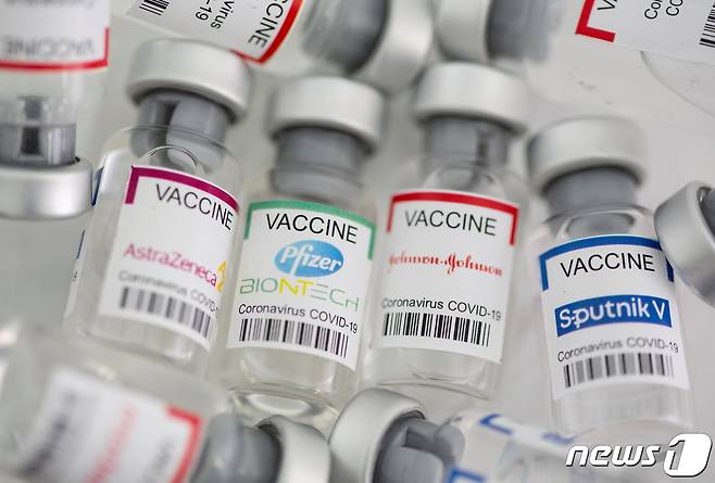 신종 코로나바이러스 감염증(코로나19) 백신. © 로이터=뉴스1 © News1 정윤영 기자