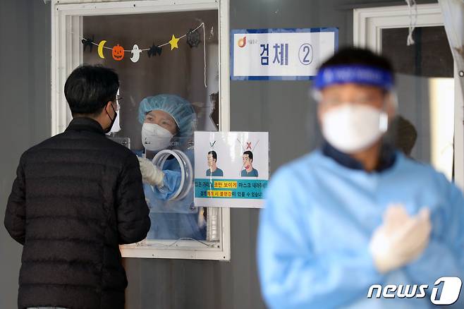 19일 충북에서 신종 코로나바이러스 감염증(코로나19) 확진자 69명이 추가됐다.(사진은 기사 내용과 무관함) / 뉴스1 © News1