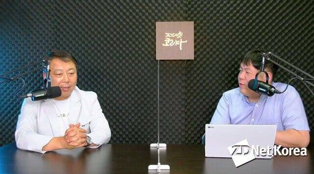 최봉두 휴먼아이티솔루션 대표(좌), 남혁우 지디넷코리아 기자