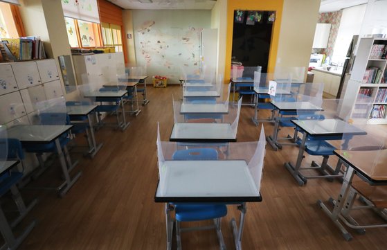 지난해 12월 6일 오후 경기도의 한 초등학교 돌봄교실이 텅 비어 있다. 연합뉴스