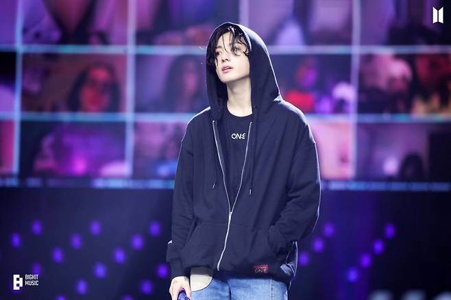 방탄소년단 정국 'Still With You' 사클 차트 1위→톱10 자작+솔로+커버곡 랭크..글로벌 음원 파워