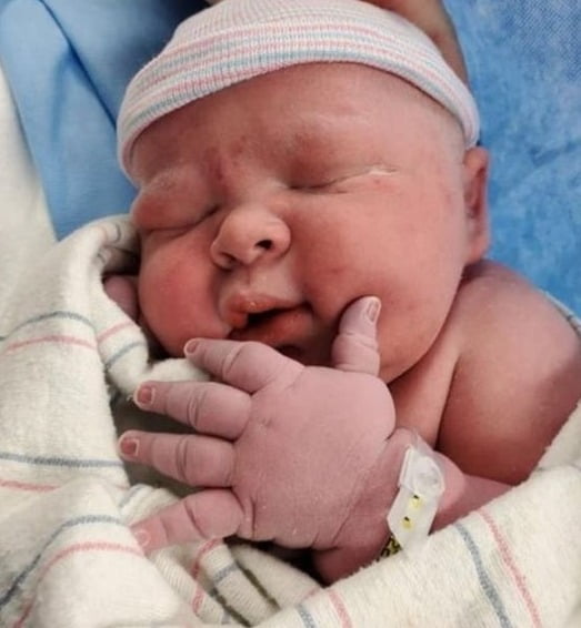 미국 애리조나에서 몸무게 6.3kg으로 태어난 아기 (사진= 트위터 캡처)